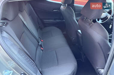 Внедорожник / Кроссовер Toyota C-HR 2021 в 