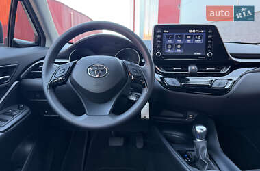 Внедорожник / Кроссовер Toyota C-HR 2021 в 