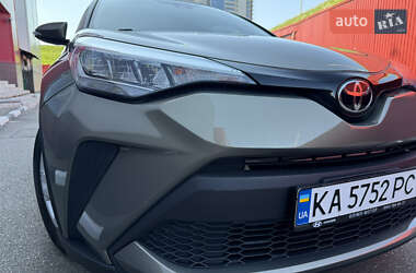 Внедорожник / Кроссовер Toyota C-HR 2021 в 