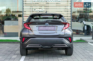 Внедорожник / Кроссовер Toyota C-HR 2020 в 