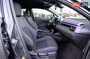 Внедорожник / Кроссовер Toyota C-HR 2020 в 