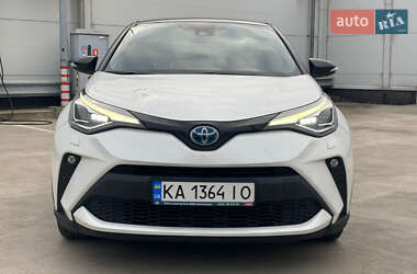 Внедорожник / Кроссовер Toyota C-HR 2022 в 