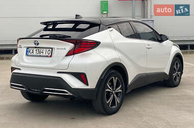 Внедорожник / Кроссовер Toyota C-HR 2022 в 