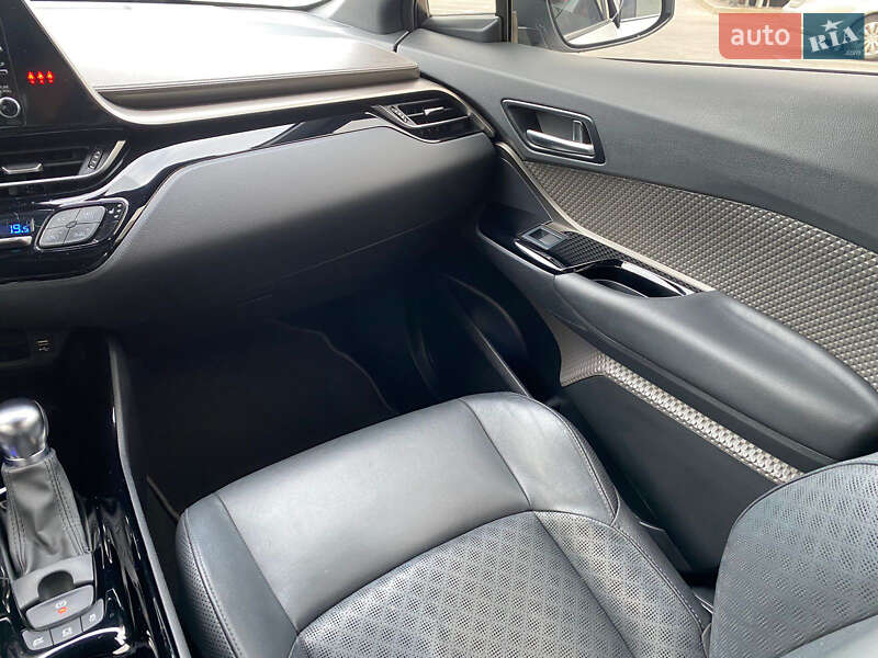 Внедорожник / Кроссовер Toyota C-HR 2022 в Киеве