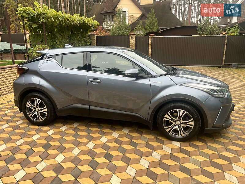 Позашляховик / Кросовер Toyota C-HR 2019 в Бучі
