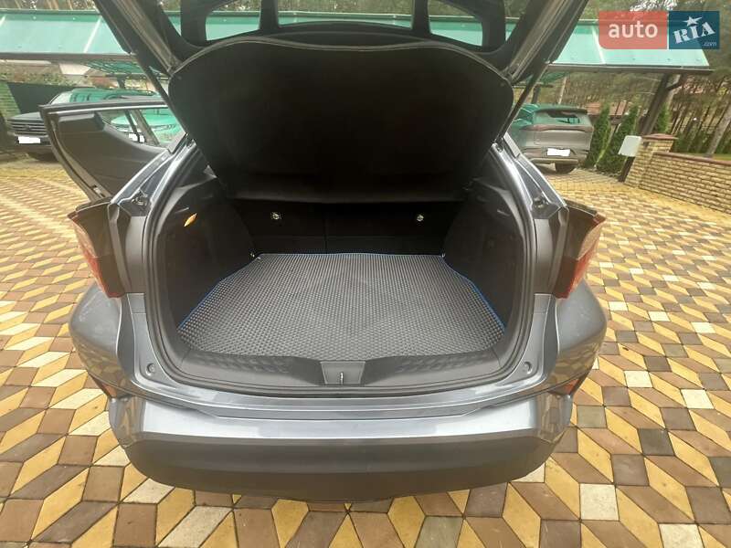 Позашляховик / Кросовер Toyota C-HR 2019 в Бучі