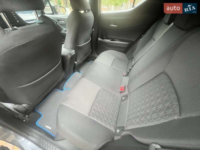 Позашляховик / Кросовер Toyota C-HR 2019 в Бучі