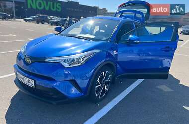 Внедорожник / Кроссовер Toyota C-HR 2017 в 