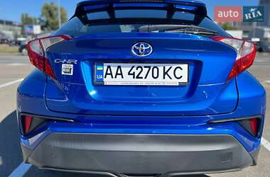 Внедорожник / Кроссовер Toyota C-HR 2017 в 