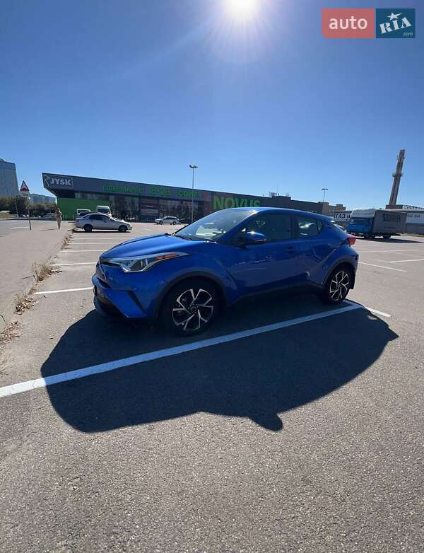 Позашляховик / Кросовер Toyota C-HR 2017 в Києві