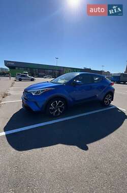 Внедорожник / Кроссовер Toyota C-HR 2017 в 