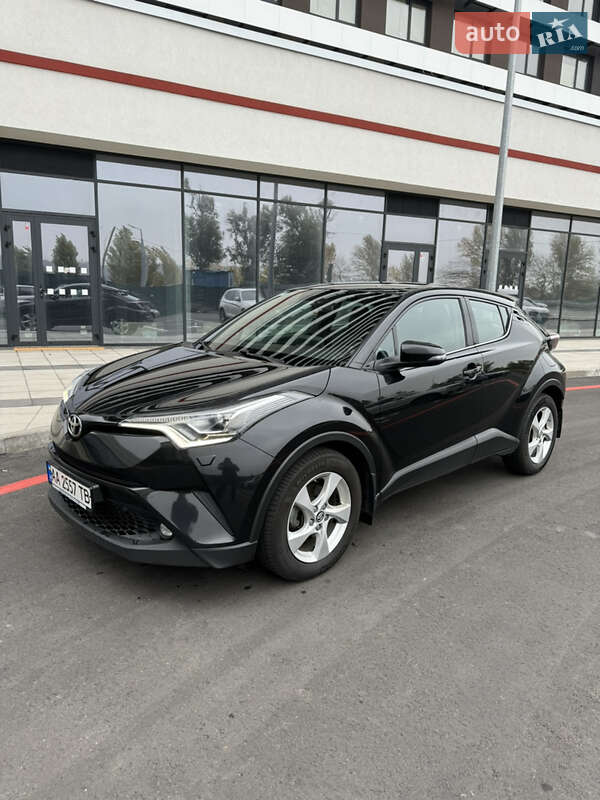 Внедорожник / Кроссовер Toyota C-HR 2018 в Киеве фото 7 Внедорожник / Кроссовер Toyota C-HR 2018 в Киеве