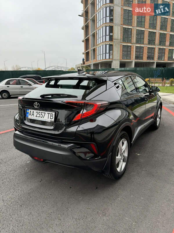Внедорожник / Кроссовер Toyota C-HR 2018 в Киеве фото 15 Внедорожник / Кроссовер Toyota C-HR 2018 в Киеве