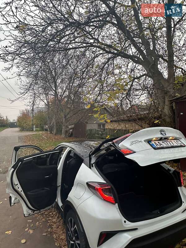 Внедорожник / Кроссовер Toyota C-HR 2019 в Киеве фото 34 Внедорожник / Кроссовер Toyota C-HR 2019 в Киеве