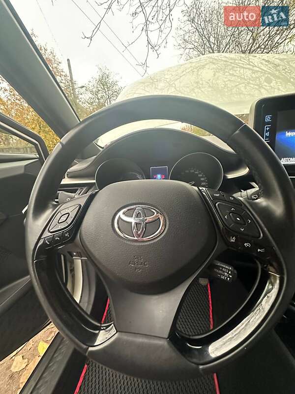 Внедорожник / Кроссовер Toyota C-HR 2019 в Киеве фото 38 Внедорожник / Кроссовер Toyota C-HR 2019 в Киеве