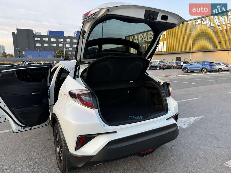 Внедорожник / Кроссовер Toyota C-HR 2017 в Киеве фото 5 Внедорожник / Кроссовер Toyota C-HR 2017 в Киеве