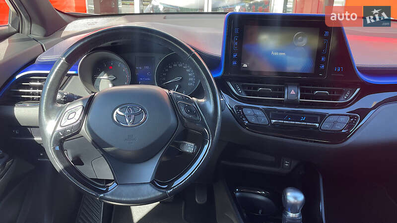Позашляховик / Кросовер Toyota C-HR 2016 в Запоріжжі