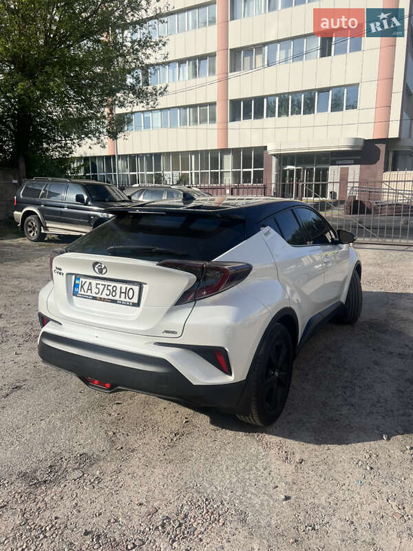 Внедорожник / Кроссовер Toyota C-HR 2017 в Киеве
