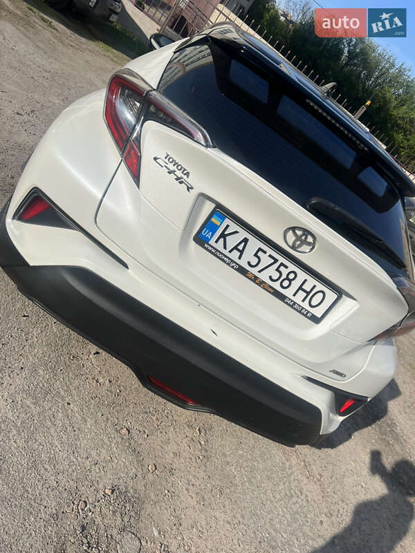 Внедорожник / Кроссовер Toyota C-HR 2017 в Киеве