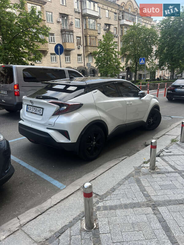 Внедорожник / Кроссовер Toyota C-HR 2017 в Киеве