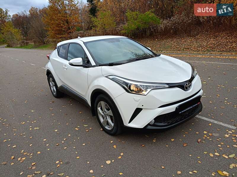 Позашляховик / Кросовер Toyota C-HR 2018 в Києві
