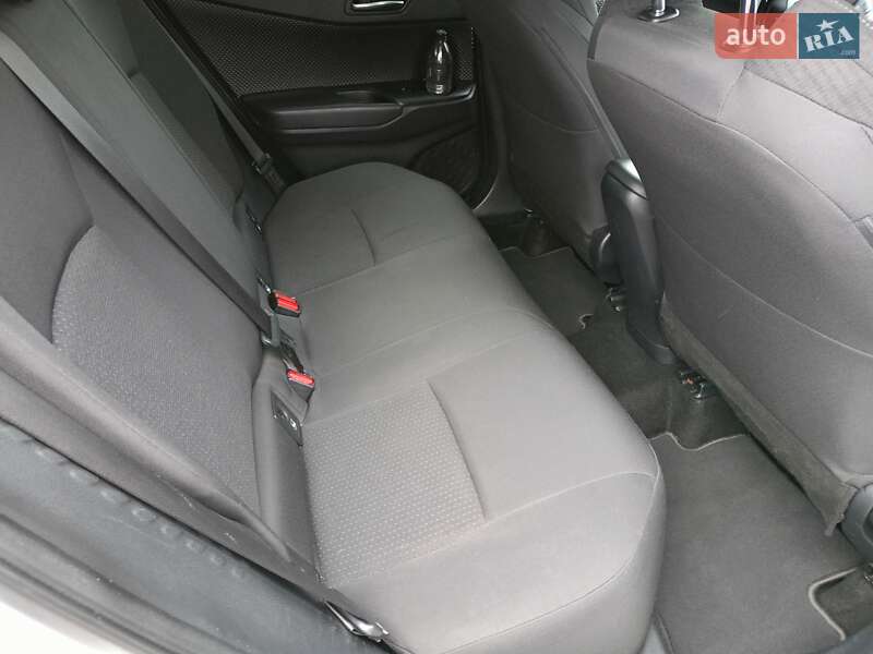 Позашляховик / Кросовер Toyota C-HR 2018 в Києві