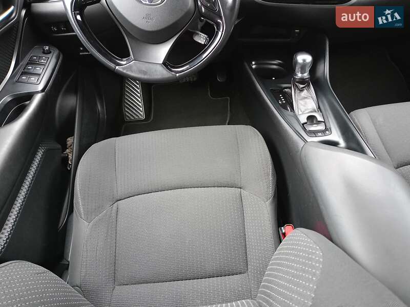 Позашляховик / Кросовер Toyota C-HR 2018 в Києві