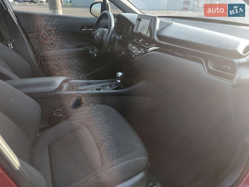 Позашляховик / Кросовер Toyota C-HR 2018 в Києві