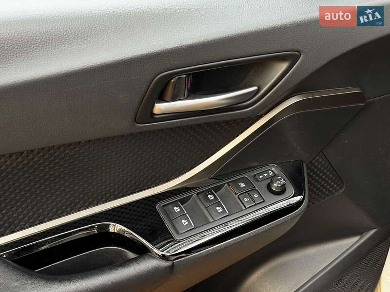 Внедорожник / Кроссовер Toyota C-HR 2019 в Киеве фото 18 Внедорожник / Кроссовер Toyota C-HR 2019 в Киеве