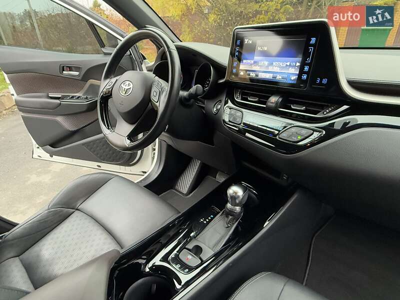 Позашляховик / Кросовер Toyota C-HR 2018 в Києві фото 37 Позашляховик / Кросовер Toyota C-HR 2018 в Києві