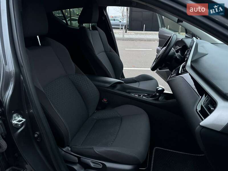 Внедорожник / Кроссовер Toyota C-HR 2019 в Киеве