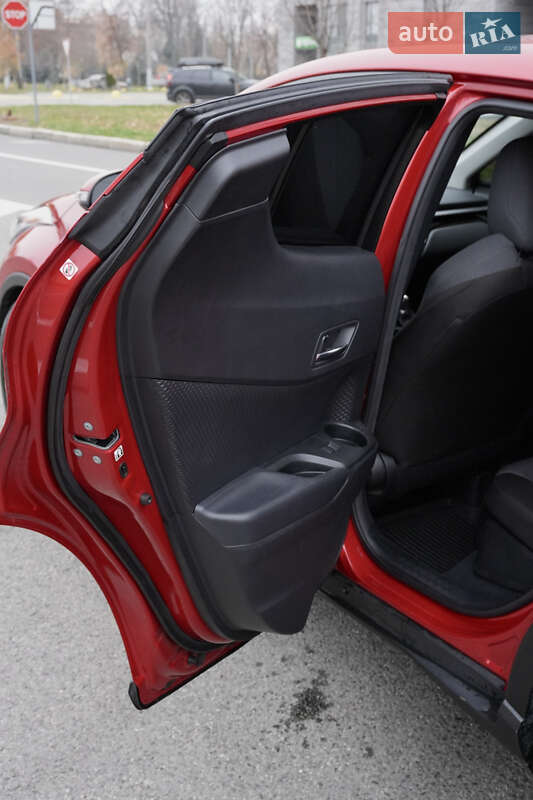 Позашляховик / Кросовер Toyota C-HR 2020 в Харкові