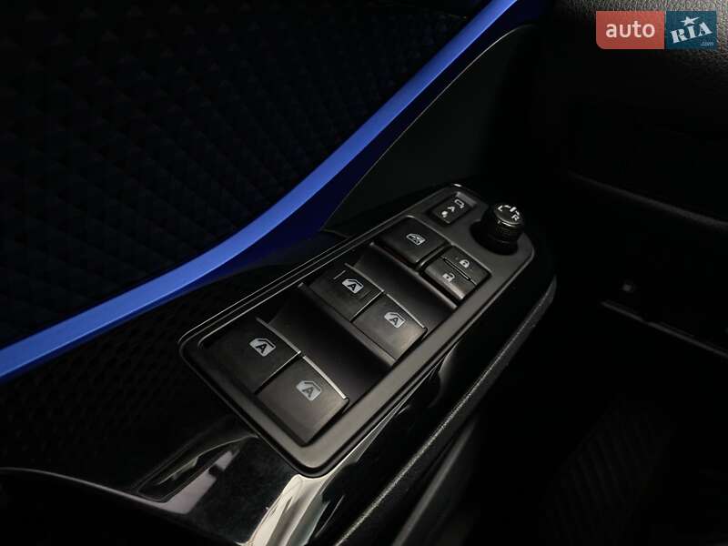 Внедорожник / Кроссовер Toyota C-HR 2018 в Одессе фото 17 Внедорожник / Кроссовер Toyota C-HR 2018 в Одессе