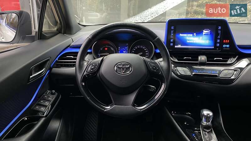 Внедорожник / Кроссовер Toyota C-HR 2018 в Одессе фото 12 Внедорожник / Кроссовер Toyota C-HR 2018 в Одессе