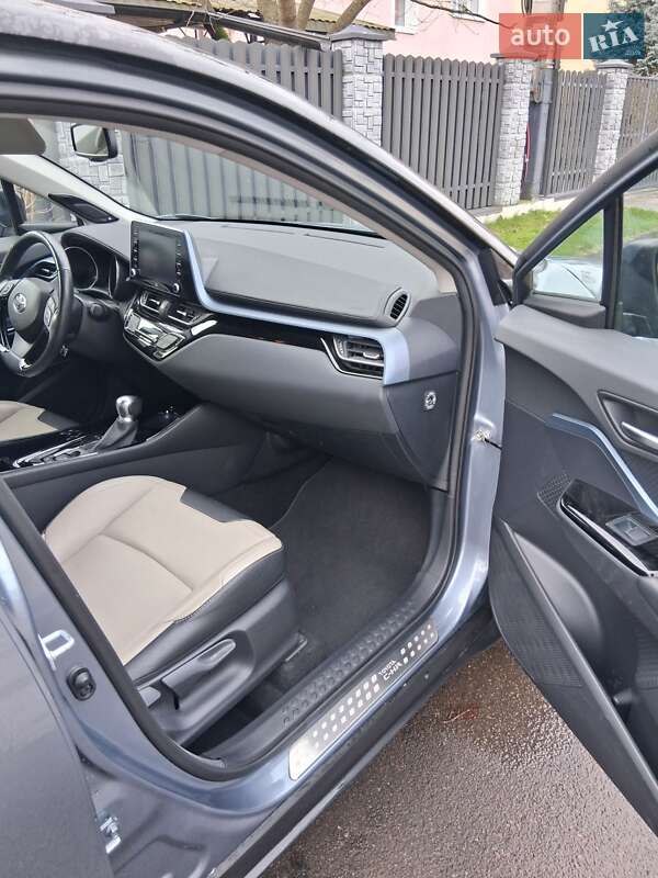 Внедорожник / Кроссовер Toyota C-HR 2020 в Львове