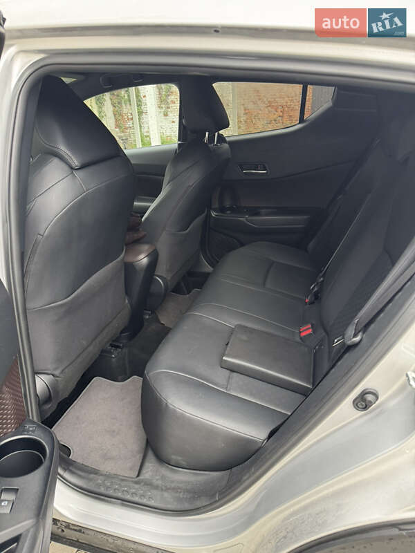 Позашляховик / Кросовер Toyota C-HR 2019 в Хмельницькому