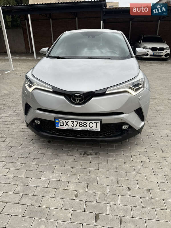 Позашляховик / Кросовер Toyota C-HR 2019 в Хмельницькому