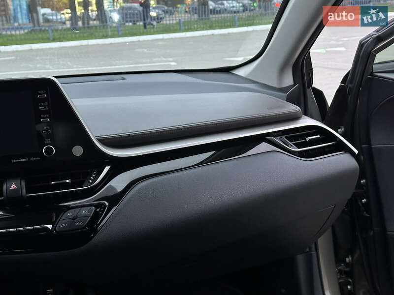 Внедорожник / Кроссовер Toyota C-HR 2020 в Одессе фото 33 Внедорожник / Кроссовер Toyota C-HR 2020 в Одессе