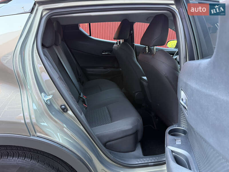 Внедорожник / Кроссовер Toyota C-HR 2021 в Киеве