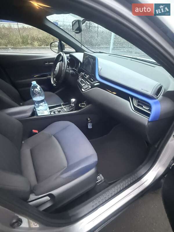 Внедорожник / Кроссовер Toyota C-HR 2016 в Киеве фото 7 Внедорожник / Кроссовер Toyota C-HR 2016 в Киеве