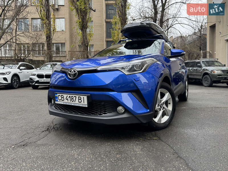 Внедорожник / Кроссовер Toyota C-HR 2017 в Киеве