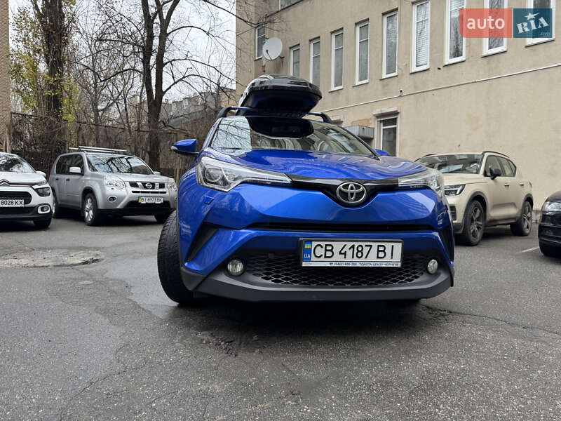 Внедорожник / Кроссовер Toyota C-HR 2017 в Киеве