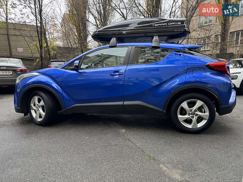 Внедорожник / Кроссовер Toyota C-HR 2017 в Киеве