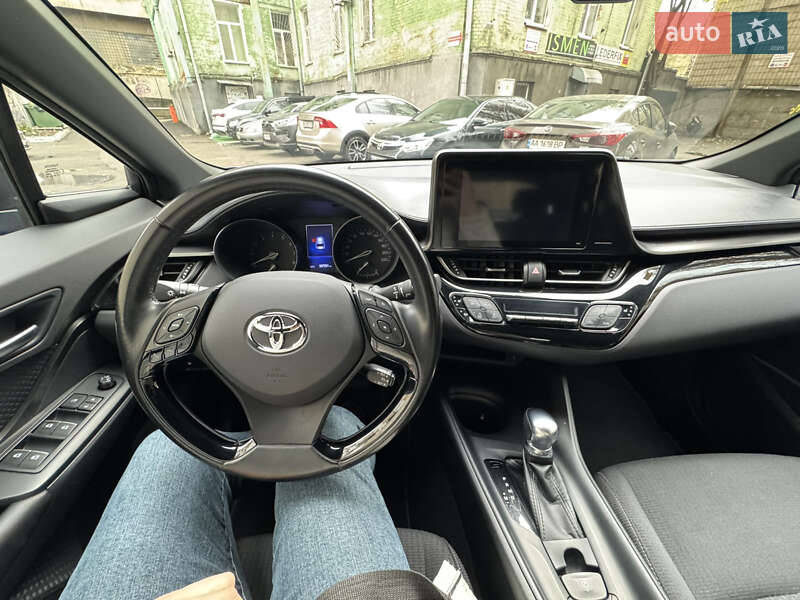 Внедорожник / Кроссовер Toyota C-HR 2017 в Киеве