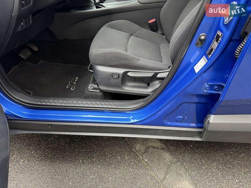 Внедорожник / Кроссовер Toyota C-HR 2017 в Киеве