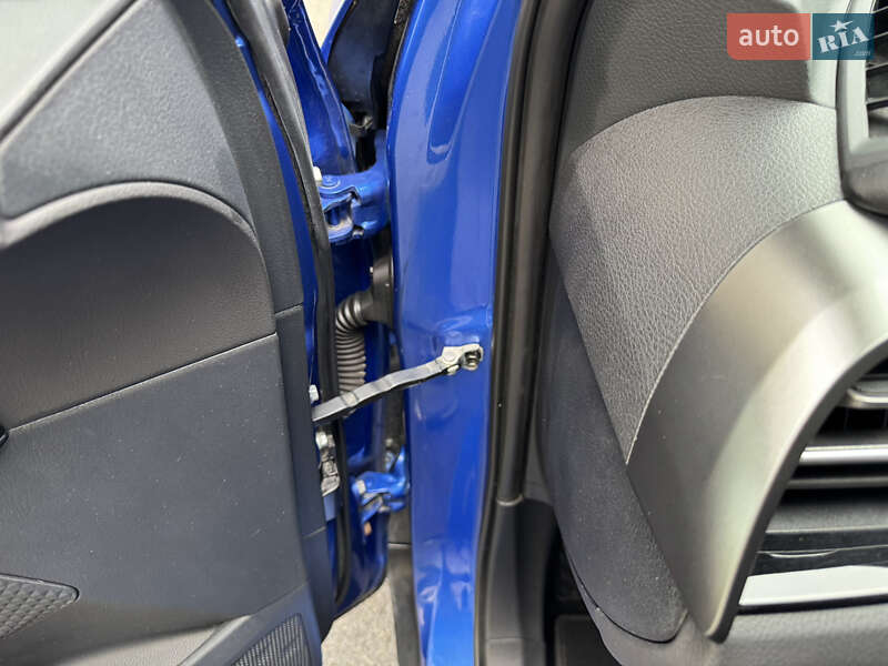 Внедорожник / Кроссовер Toyota C-HR 2017 в Киеве