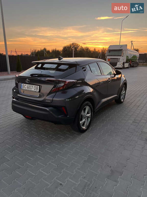 Внедорожник / Кроссовер Toyota C-HR 2017 в Львове