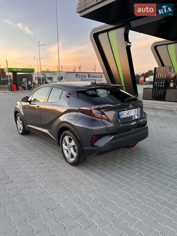 Внедорожник / Кроссовер Toyota C-HR 2017 в Львове