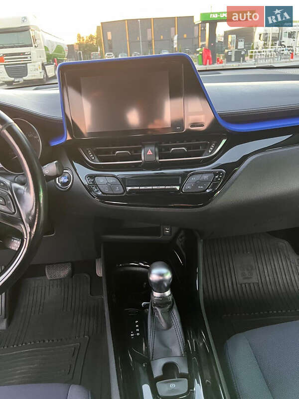 Внедорожник / Кроссовер Toyota C-HR 2017 в Львове