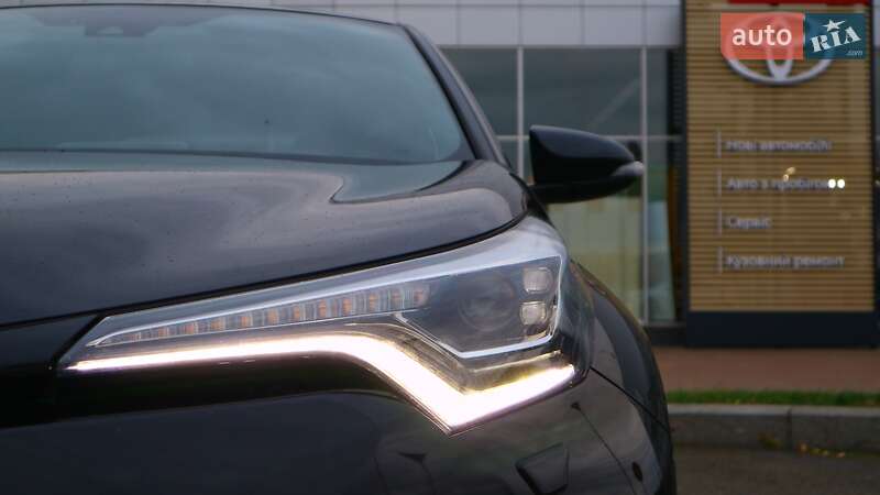 Внедорожник / Кроссовер Toyota C-HR 2018 в Киеве